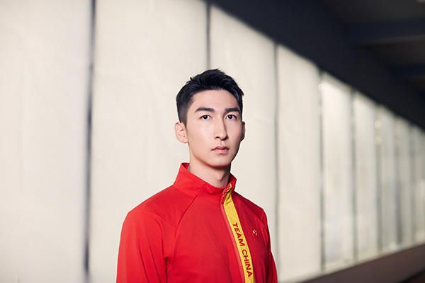 早先就已经有消息流出确定张震将于本月18日在台湾光点电影院举行婚礼，微博上的喜讯 张震首次执导电影紧张 请王家卫传授“神技” 2014-07-07 据台湾媒体消息，为了自己导演的首部短片《尺蠖》，正在外地拍片的张震，特地抽空返台参加台北电影节首映，并透露去年底拍摄前，曾经跟王家卫导演取经，结果王家卫传授的“神技”竟是“你是什么样的人，就会成为什 张震岳被曝未婚当爸 被拍到陪交往7年女友产检 2018-04-11 近日，有媒体曝歌手张震岳被拍到陪交往超过7年的女友小涵赴妇产科产检。